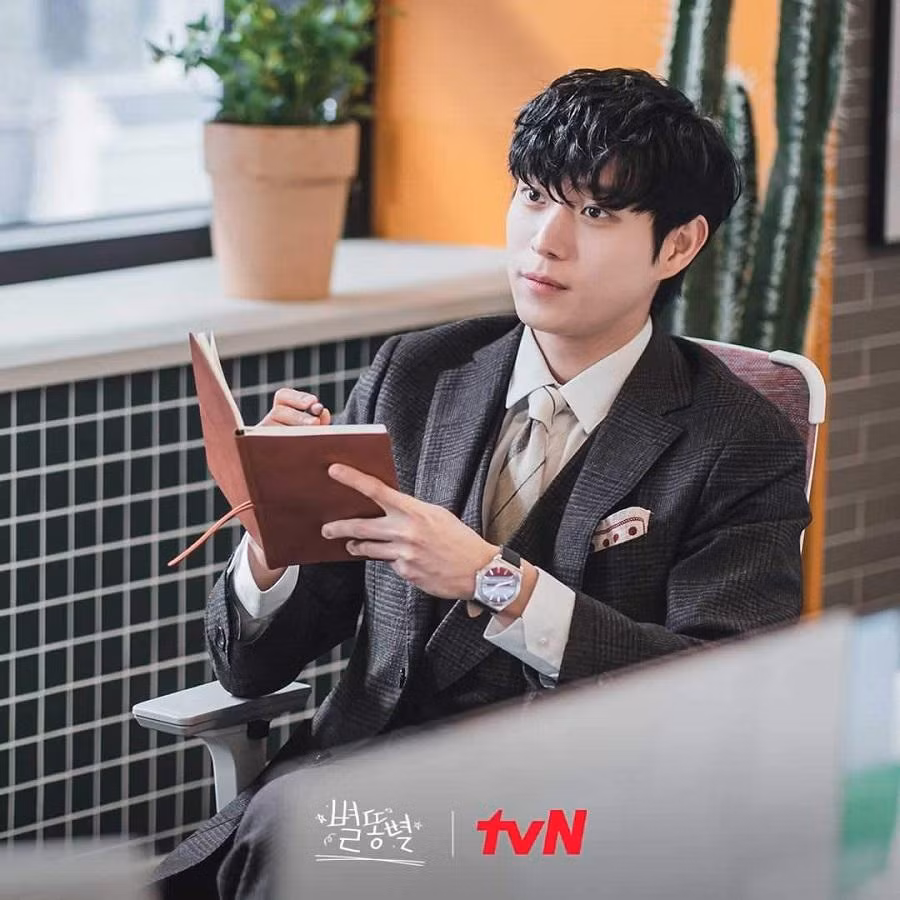 Kim Young Dae với tạo hình điển trai trong "Sh**ting Stars".