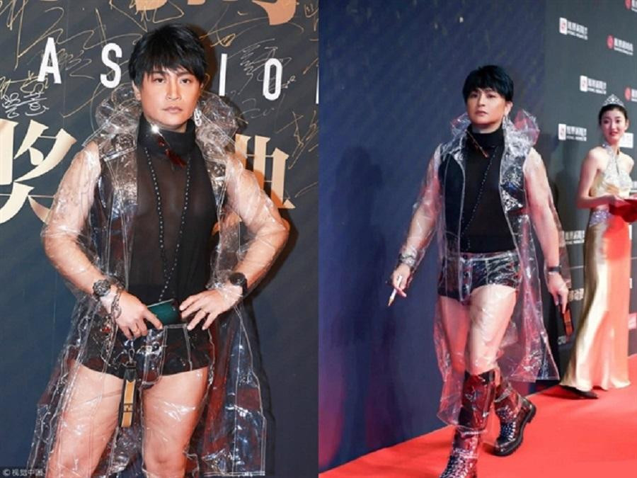 Nam nghệ sĩ Trần Chí Bằng từng bị chỉ trích vì phát ngôn "Đàn ông sao lại không được điệu đà?" khi bị cộng đồng mạng phê bình cách ăn mặc phản cảm. Nam nghệ sĩ Trần Chí Bằng từng bị chỉ trích vì phát ngôn "Đàn ông sao lại không được điệu đà?" khi bị cộng đồng mạng phê bình cách ăn mặc phản cảm.