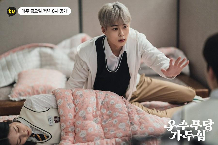 Yoo Seon Ho vai cậu học trò ma Hyun Soo luôn đi theo bên cạnh Ga Doo Shim Yoo Seon Ho vai cậu học trò ma Hyun Soo luôn đi theo bên cạnh Ga Doo Shim