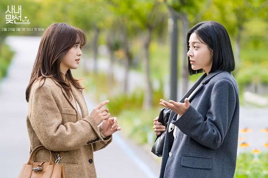 "Hẹn Hò Chốn Công Sở" ghi điểm nhờ tình tiết đáng yêu, hài hước mang lại nhiều tiếng cười.