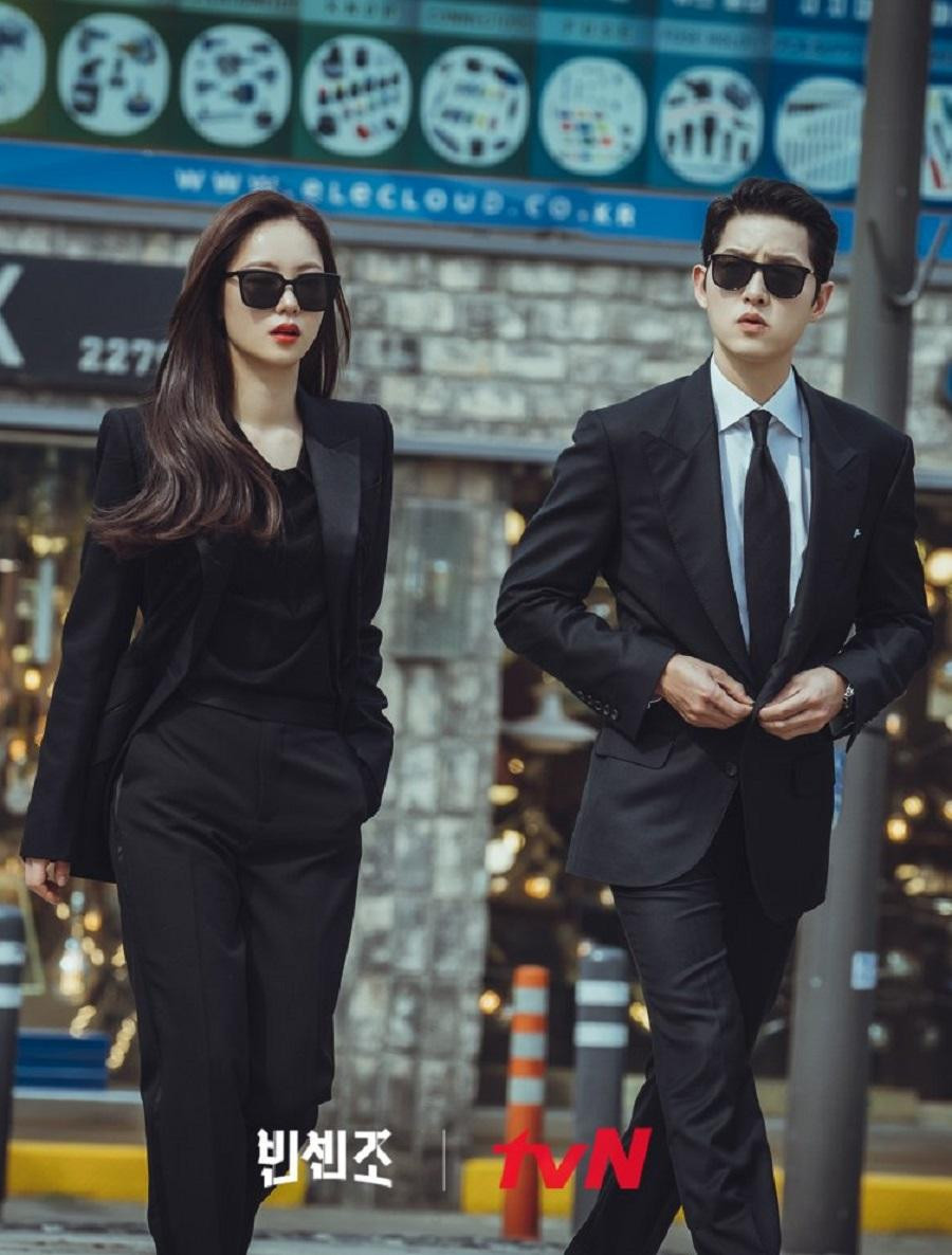 Visual của Jeon Yeo Bin và Song Joong Ki quả thực không làm khán giả thất vọng. Visual của Jeon Yeo Bin và Song Joong Ki quả thực không làm khán giả thất vọng.