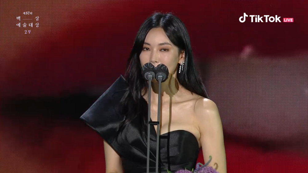 Nữ diễn viên Kim So Yeon trong phần phát biểu nhận giải "Nữ diễn viên xuất sắc nhất" Nữ diễn viên Kim So Yeon trong phần phát biểu nhận giải "Nữ diễn viên xuất sắc nhất"