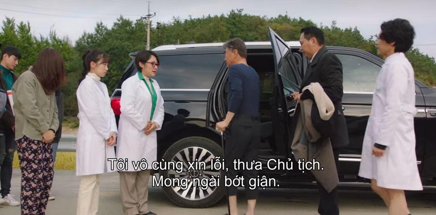 Hết né cháu trai, thì lại gặp tới ông nội. Hết né cháu trai, thì lại gặp tới ông nội.