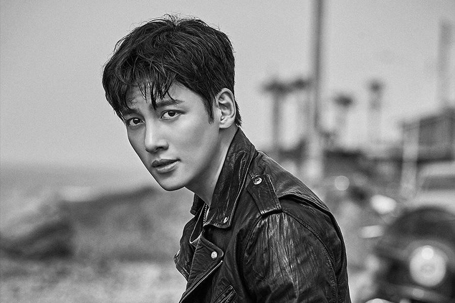 Ji Chang Wook hiện phải thực hiện cách ly sau khi có kết quả dương tính với SARS-CoV-2. Ji Chang Wook hiện phải thực hiện cách ly sau khi có kết quả dương tính với SARS-CoV-2.