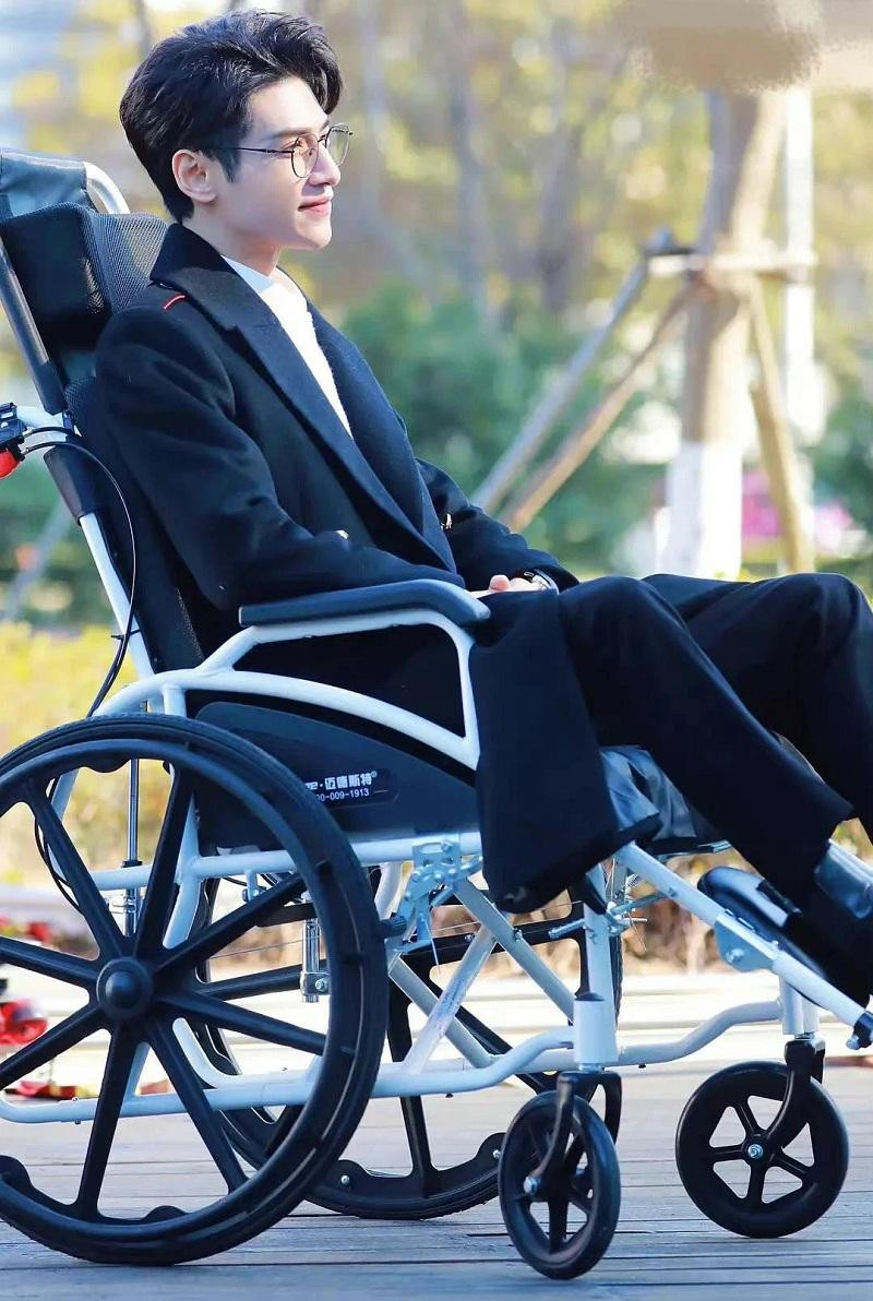 Cảnh La Vân Hi ngồi xe lăn trong bộ phim "Lương Ngôn Tả Ý" Cảnh La Vân Hi ngồi xe lăn trong bộ phim "Lương Ngôn Tả Ý"