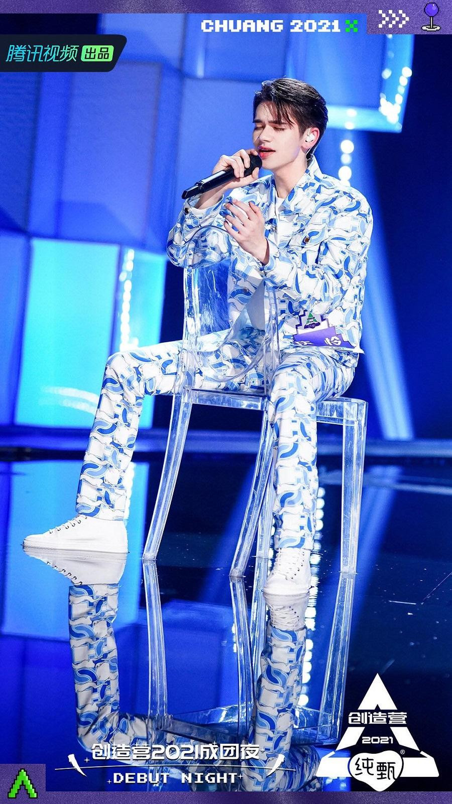 Caelan với màn trình diễn solo của mình trong đêm chung kết "Sáng Tạo Doanh 2021" Caelan với màn trình diễn solo của mình trong đêm chung kết "Sáng Tạo Doanh 2021"