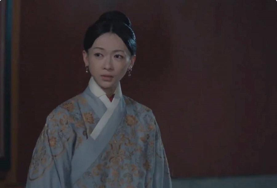 Nữ Chính Ngô Cẩn Ngôn trông kém sắc, hình ảnh phim tối nhờ nhờ.