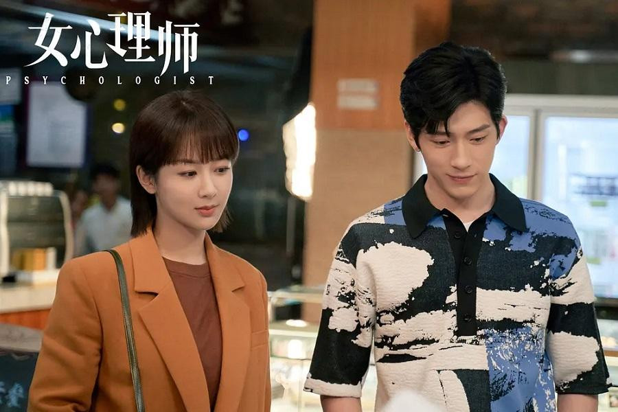 Dương Tử vai Hạ Đốn, Tỉnh Bách Nhiên vai Tiền Khai Dật trong "Nữ Bác Sĩ Tâm Lý". Dương Tử vai Hạ Đốn, Tỉnh Bách Nhiên vai Tiền Khai Dật trong "Nữ Bác Sĩ Tâm Lý".