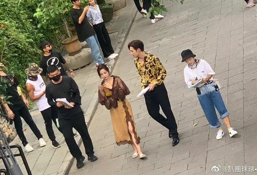 Ngu Thư Hân và Trương Bân Bân trên phim trường.