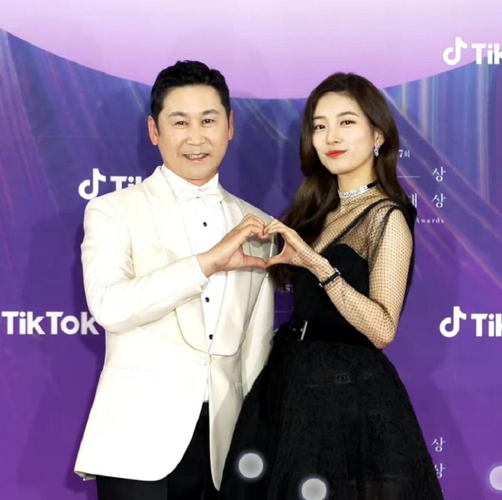 Hai nghệ sĩ Shin Dong Yup và Bae Suzy làm MC cả hai mùa Baeksang lần thứ 56 và 57. Hai nghệ sĩ Shin Dong Yup và Bae Suzy làm MC cả hai mùa Baeksang lần thứ 56 và 57.