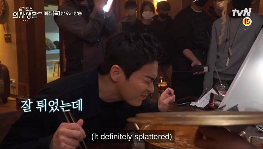 Rõ ràng có bắn lên mặt rồi... Rõ ràng có bắn lên mặt rồi...