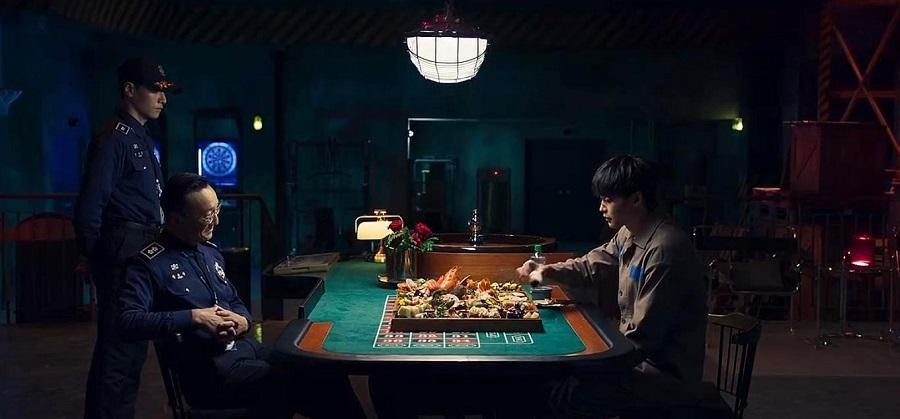 Park Chang Ho được quản ngục "o bế" vì nghĩ rằng anh là Big Mouse. Park Chang Ho được quản ngục "o bế" vì nghĩ rằng anh là Big Mouse.