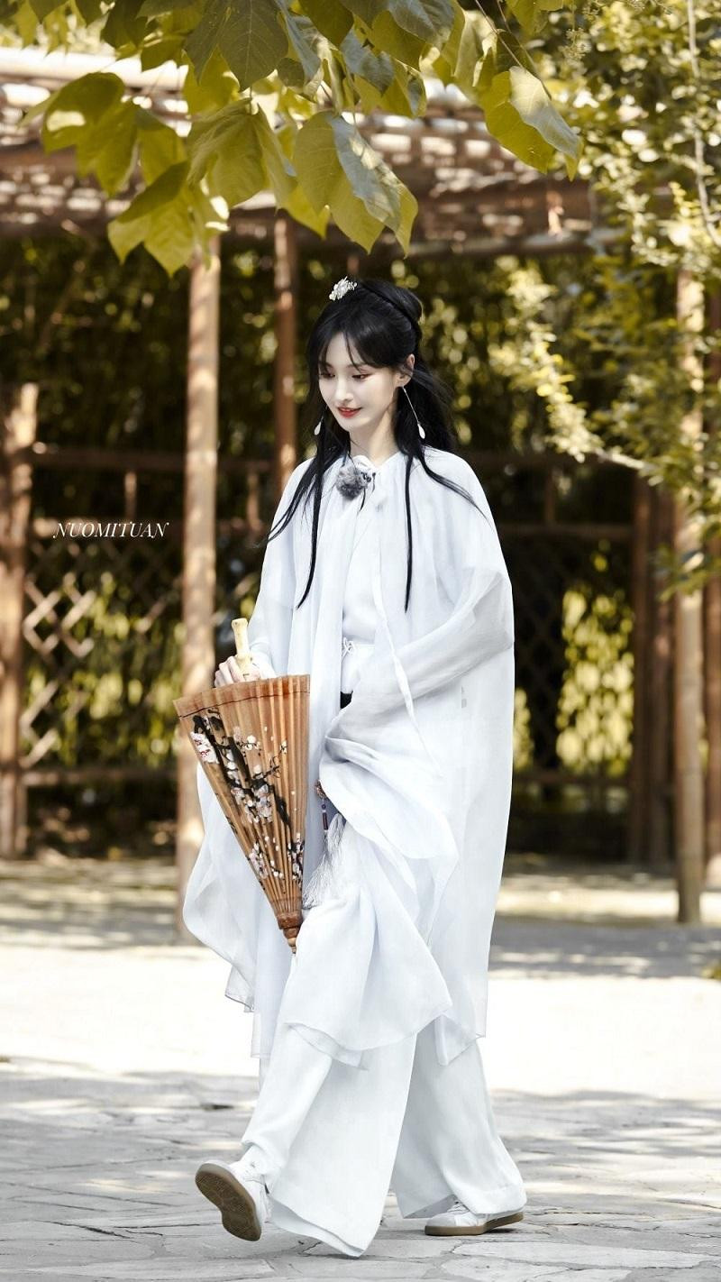 Trịnh Sảng trên phim trường. Trịnh Sảng trên phim trường.