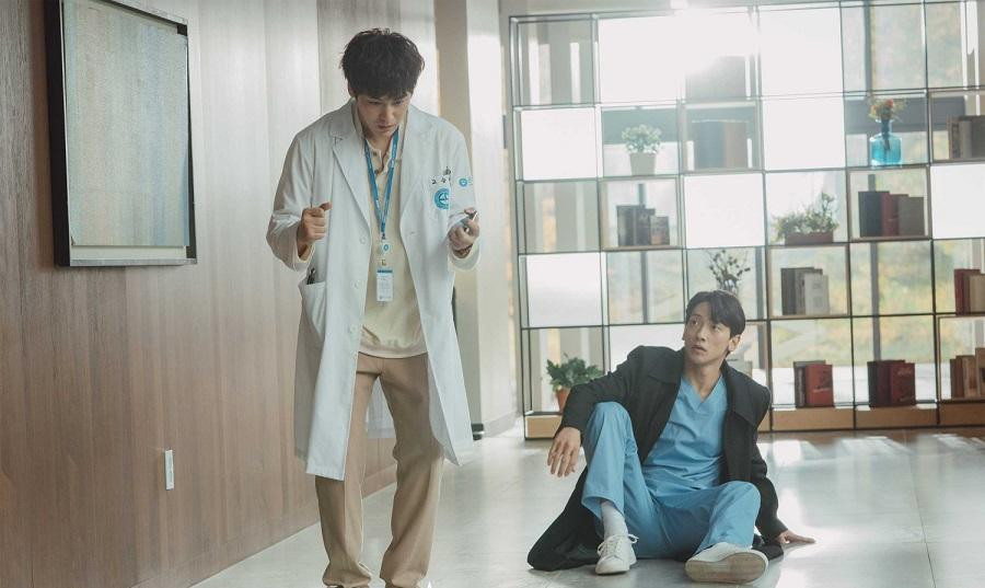 Seung Tak sau nhiều lần không nhớ những gì đã xảy ra, đã biết có người mượn cơ thể mình. Seung Tak sau nhiều lần không nhớ những gì đã xảy ra, đã biết có người mượn cơ thể mình.