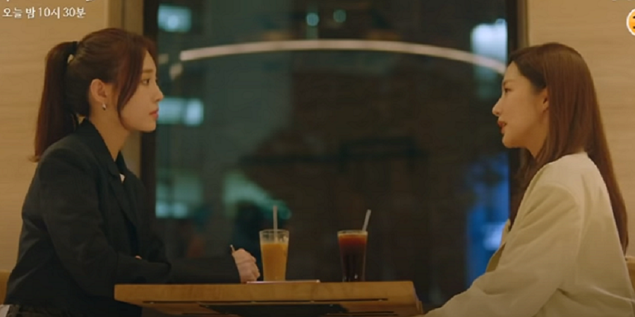 Chae Yoo Jin dần trở nên không kiểm soát được hành vi của chính mình. Chae Yoo Jin dần trở nên không kiểm soát được hành vi của chính mình.