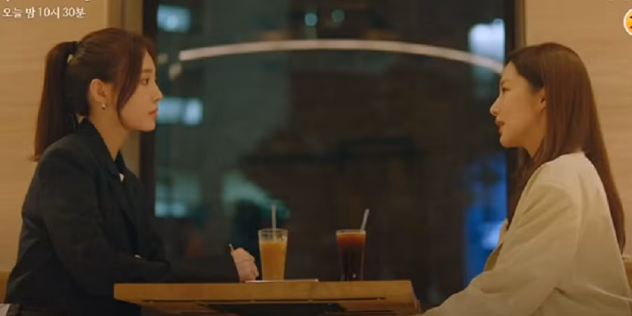 Chae Yoo Jin dần trở nên không kiểm soát được hành vi của chính mình.