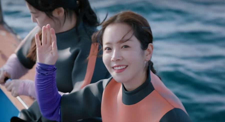 Han Ji Min trong vai Lee Young Ok.