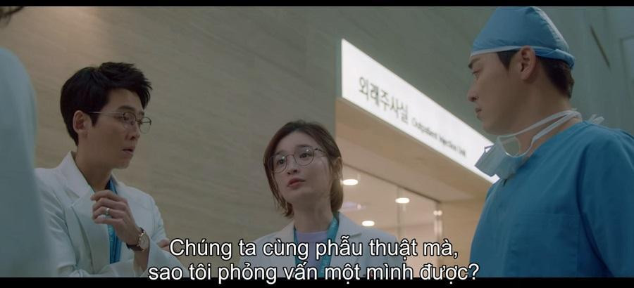 Vì cấp dưới bận trực, nên Song Hwa thẳng thừng từ chối phỏng vấn một mình. Vì cấp dưới bận trực, nên Song Hwa thẳng thừng từ chối phỏng vấn một mình.