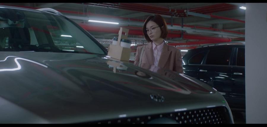 Tan làm còn được ai đó giấu tên mua tặng cô hai cốc cà phê để sẵn ở xe. Tan làm còn được ai đó giấu tên mua tặng cô hai cốc cà phê để sẵn ở xe.