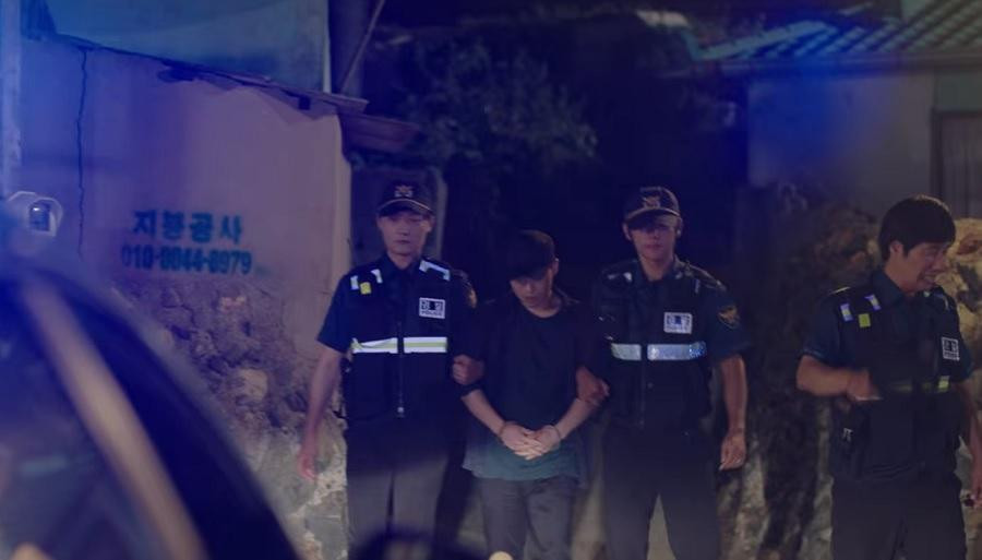 Tên biến thái bị bắt khiến cả làng nhẹ nhõm