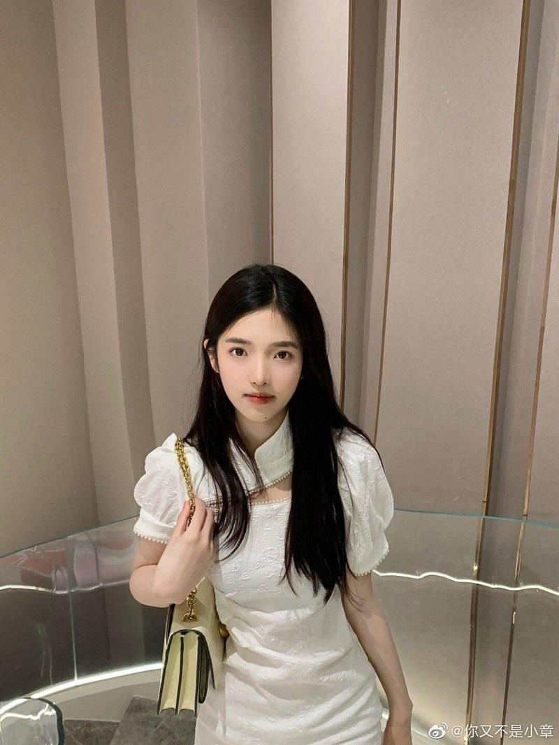 Bạn Không Phải Tiểu Chương là cô gái thứ tư lên tiếng.