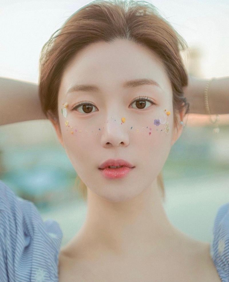 Hình ảnh từ Instagram của Lee Da In Hình ảnh từ Instagram của Lee Da In