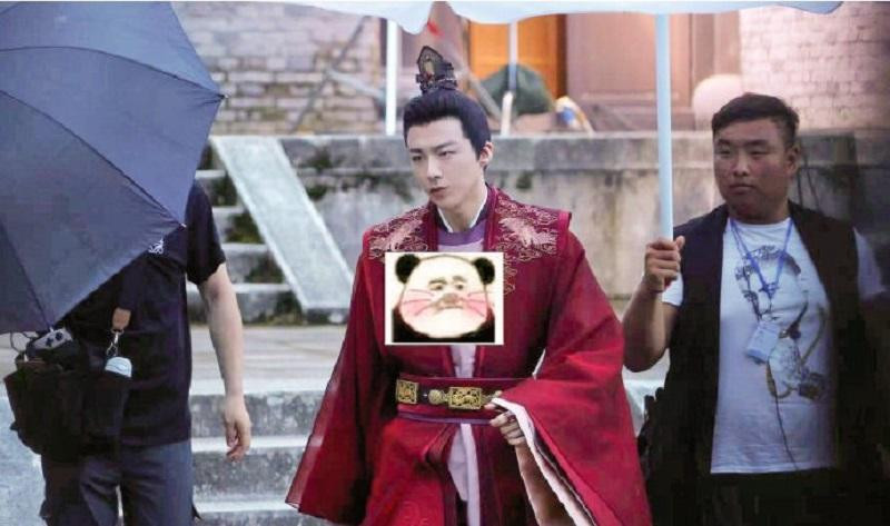 Lưu Vũ Ninh cũng rất xuất sắc trong trang phục Hình bộ Thượng thư Lạc Minh Tây. Lưu Vũ Ninh cũng rất xuất sắc trong trang phục Hình bộ Thượng thư Lạc Minh Tây.