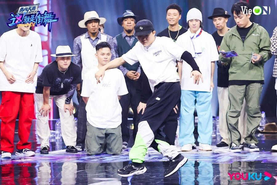 Các dancer sẽ phải tập trung thi đấu để mang về số điểm tốt nhất cho đội của mình. Các dancer sẽ phải tập trung thi đấu để mang về số điểm tốt nhất cho đội của mình.