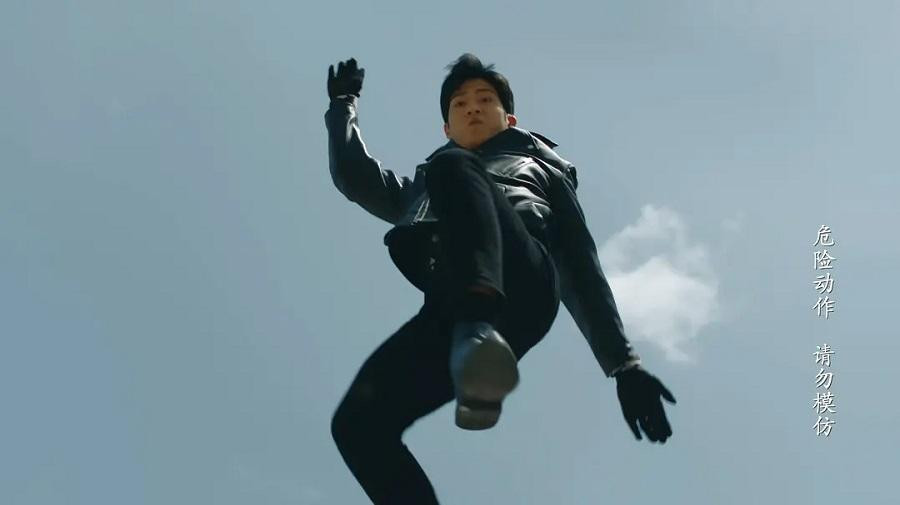 Những cảnh hành động của Tỉnh Bách Nhiên được cho là quá cường điệu, không cần thiết. Những cảnh hành động của Tỉnh Bách Nhiên được cho là quá cường điệu, không cần thiết.