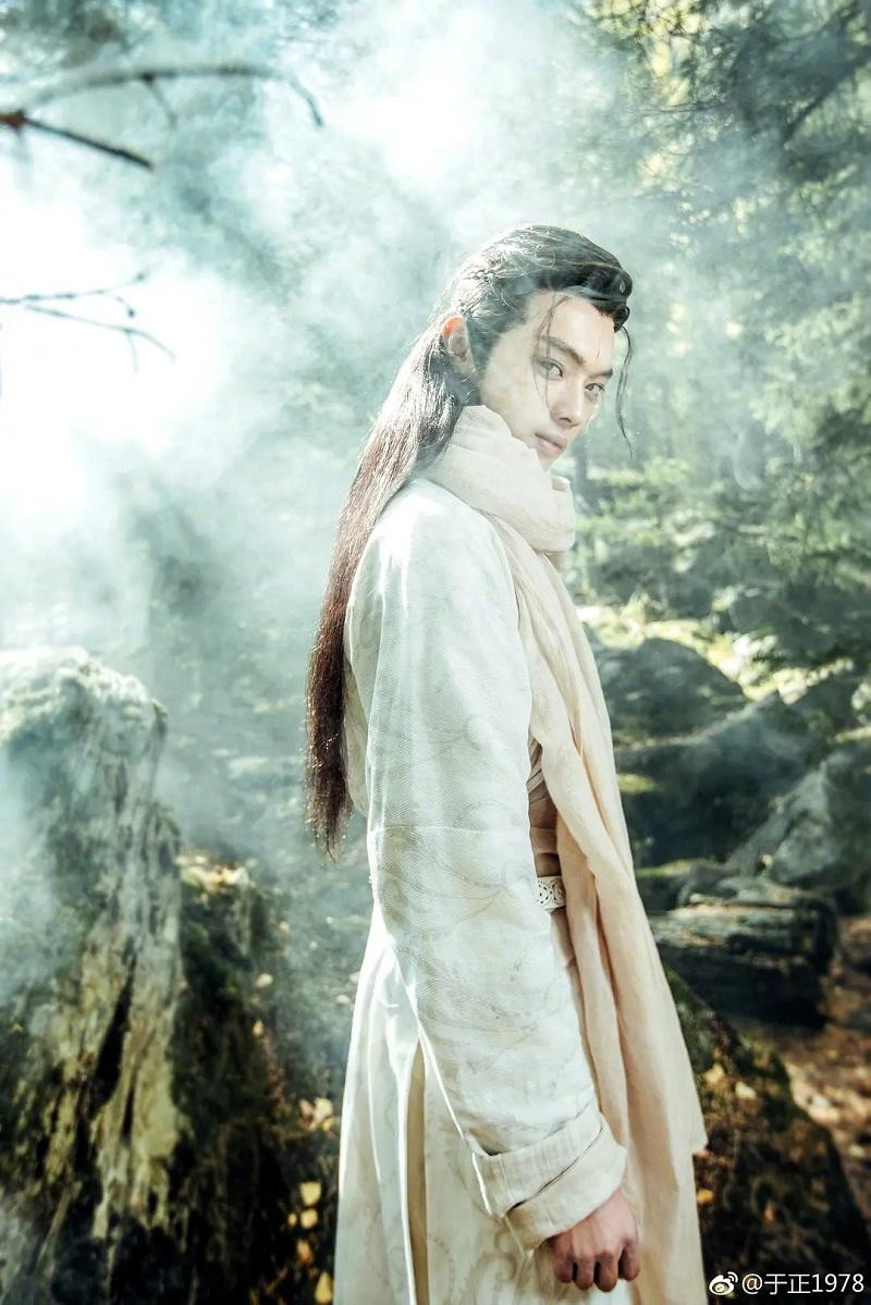 Hứa Khải vai Dương Tiễn. Hứa Khải vai Dương Tiễn.