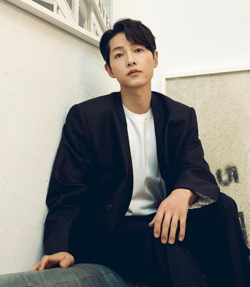 Song Joong Ki vai nam chính Yoon Hyun Woo/Jin Do Joon.