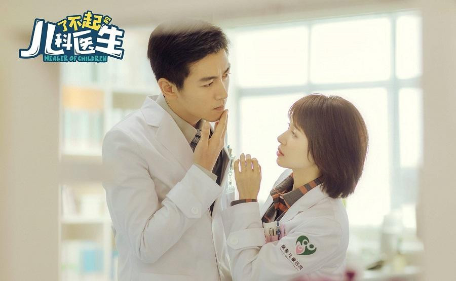 Trần Hiểu kết hợp cùng Vương Tử Văn trong "Bác Sĩ Nhi Khoa Tài Ba" Trần Hiểu kết hợp cùng Vương Tử Văn trong "Bác Sĩ Nhi Khoa Tài Ba"