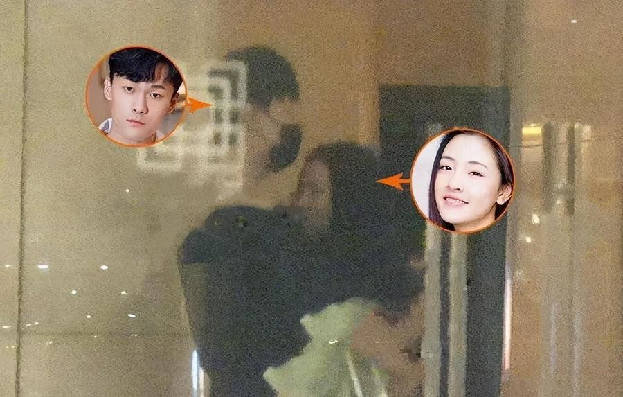 Cả hai bị bắt gặp hẹn hò rất nhiều lần, nhưng nhà trai vẫn phủ nhận.