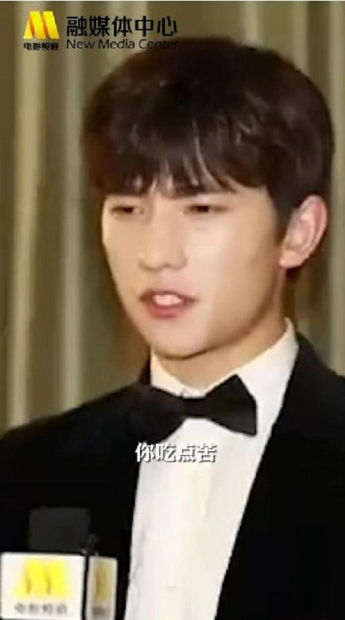 Dương Dương cho rằng vào nghề cần phải nếm trải chút khó khăn để lấy đó làm &quot;vốn liếng&quot;.