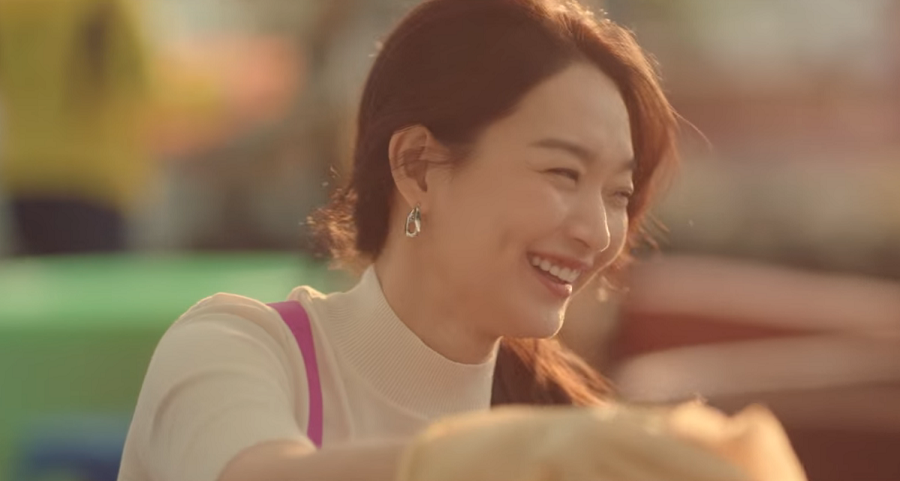 Nụ cười của cả Shin Min Ah và Kim Seon Ho đều khiến khán giả "gục ngã"