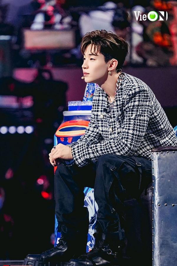 Henry Lau (Lưu Hiến Hoa). Henry Lau (Lưu Hiến Hoa).