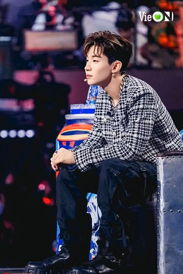 Henry Lau (Lưu Hiến Hoa). Henry Lau (Lưu Hiến Hoa).