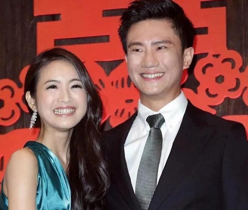 Lâm Y Thần cùng chồng cuối cùng cũng đã chào đón đứa con đầu lòng. Lâm Y Thần cùng chồng cuối cùng cũng đã chào đón đứa con đầu lòng.