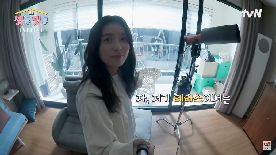 Han Hyo Joo khoe căn hộ bối cảnh của mình, rộng rãi không khác gì nhà ngoài đời. Han Hyo Joo khoe căn hộ bối cảnh của mình, rộng rãi không khác gì nhà ngoài đời.