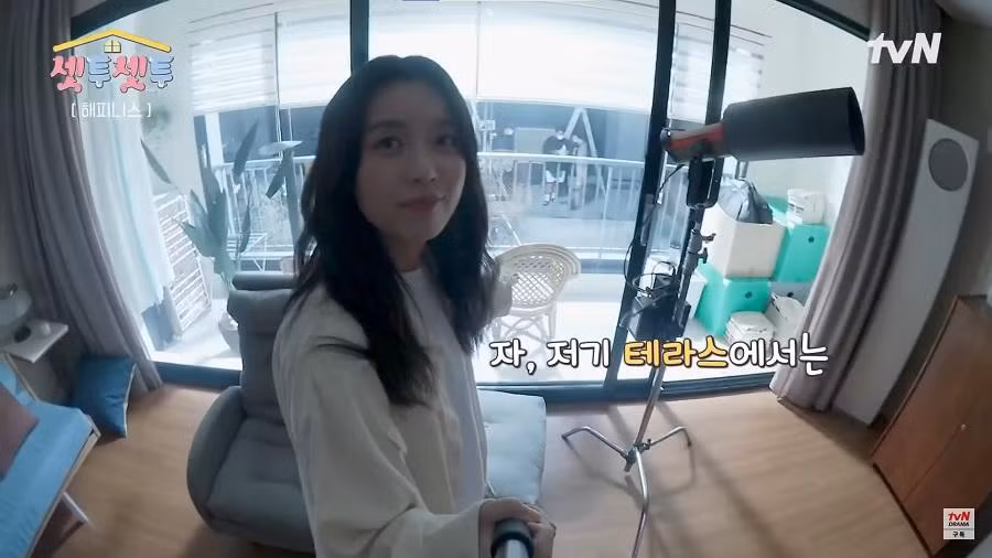 Han Hyo Joo khoe căn hộ bối cảnh của mình, rộng rãi không khác gì nhà ngoài đời. Han Hyo Joo khoe căn hộ bối cảnh của mình, rộng rãi không khác gì nhà ngoài đời.
