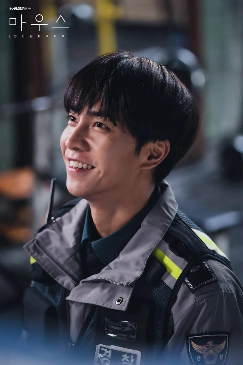Lee Seung Gi vừa kết thúc phim Mouse với rating khủng, vô cùng thành công. Lee Seung Gi vừa kết thúc phim Mouse với rating khủng, vô cùng thành công.