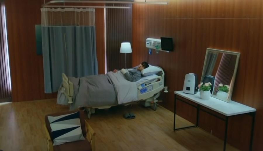 Rất may là chỉ bị thương ở tay. Rất may là chỉ bị thương ở tay.