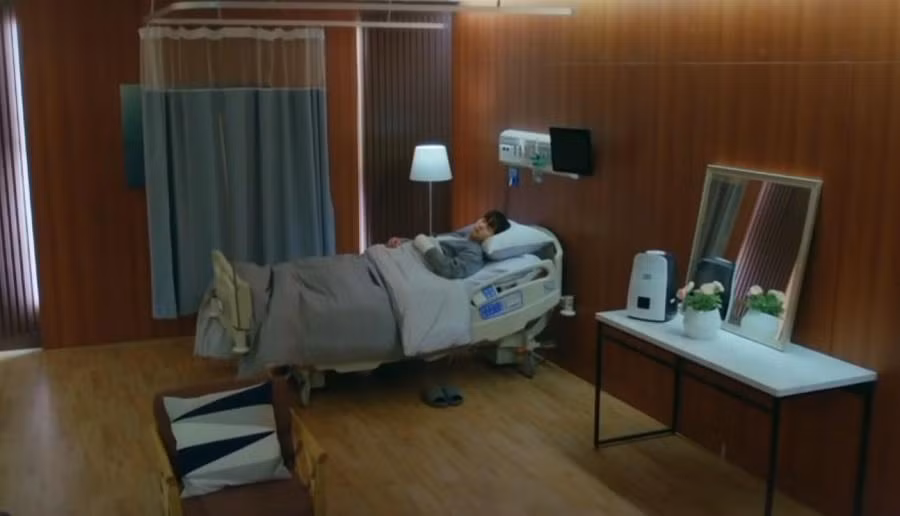 Rất may là chỉ bị thương ở tay.