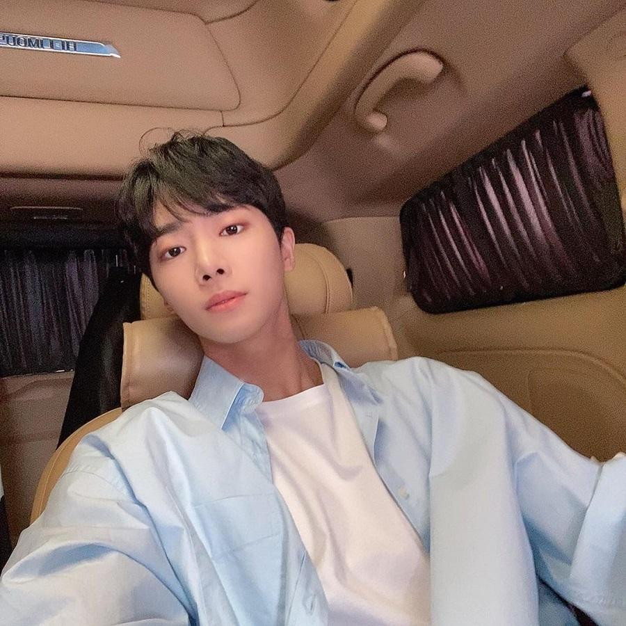 Choo Young Woo đảm nhận nhân vật Jung Young Joo trong "School 2021". Choo Young Woo đảm nhận nhân vật Jung Young Joo trong "School 2021".