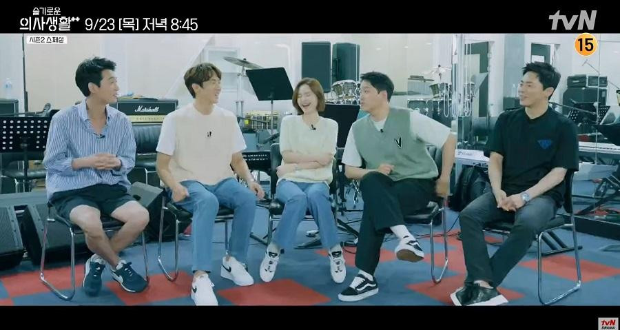 Cùng những phần phỏng vấn của các diễn viên.