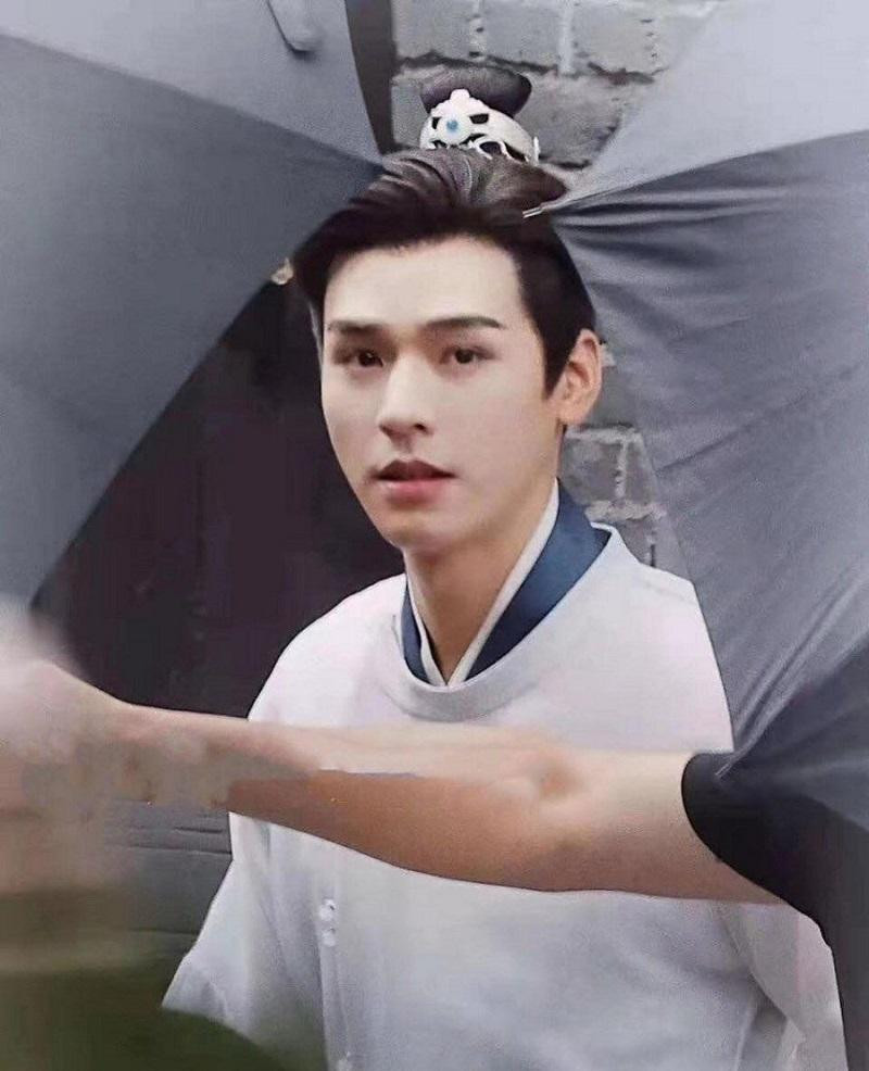 Nhan sắc khó quên của thái tử Hàn Diệp - Cung Tuấn. Nhan sắc khó quên của thái tử Hàn Diệp - Cung Tuấn.