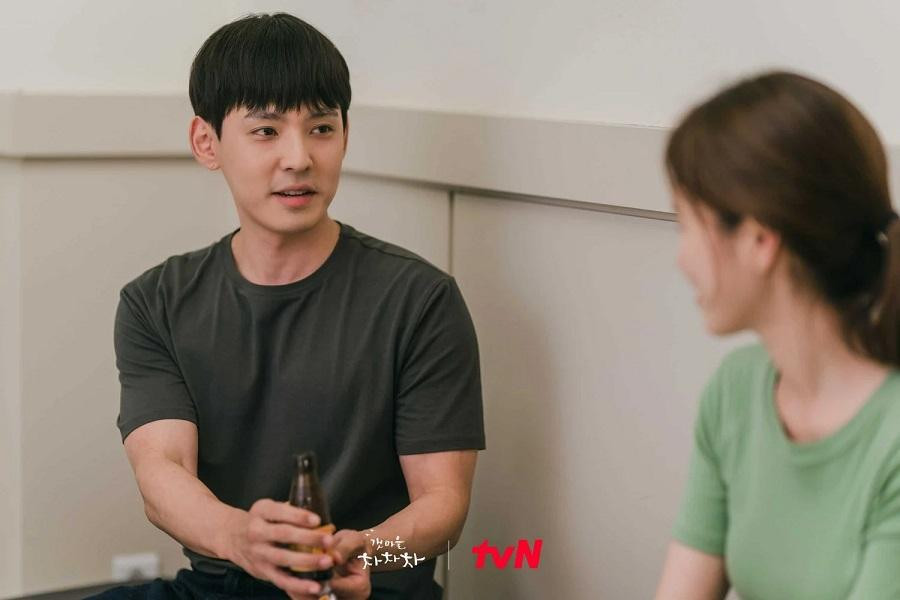 Kang Hyung Suk trong vai cảnh sát Choi