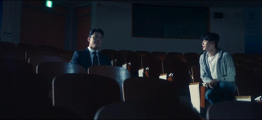 Park Chang Ho liên lạc với Thị trưởng Choi mong giúp đỡ nhưng bị từ chối. Park Chang Ho liên lạc với Thị trưởng Choi mong giúp đỡ nhưng bị từ chối.