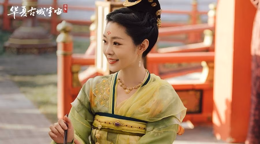 Liễu Nhiên do Tống Dật đảm nhận là một cô nàng đơn thuần, thông minh lanh lợi và chỉ biết có mỗi tướng công Bách Lý Hoằng Nghị.