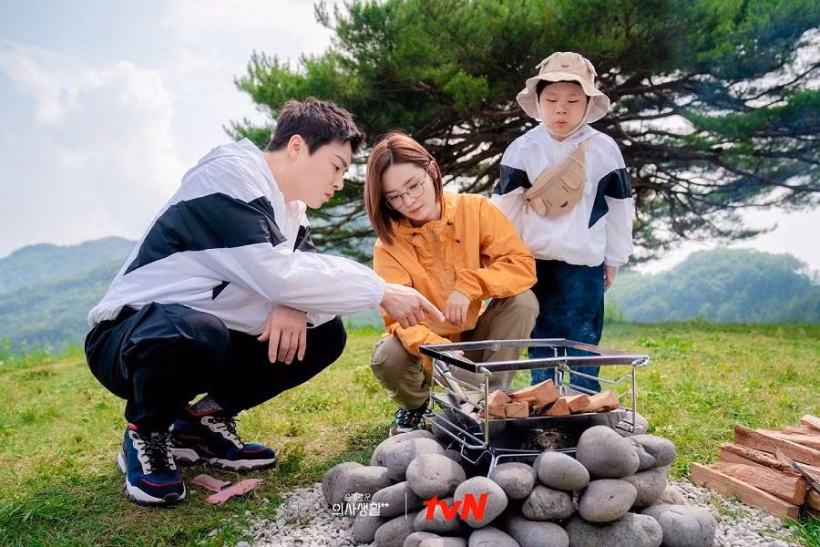 Ik Jun, Song Hwa và U Ju cùng nhau đi cắm trại Ik Jun, Song Hwa và U Ju cùng nhau đi cắm trại